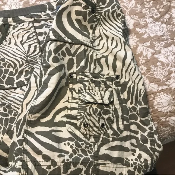 Chico's Green and Cream Animal Print Skirt - Picture 5 of 8